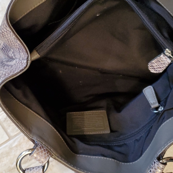 Classic Coach Snake Skin Gray Shoulder Purse - Picture 10 of 11